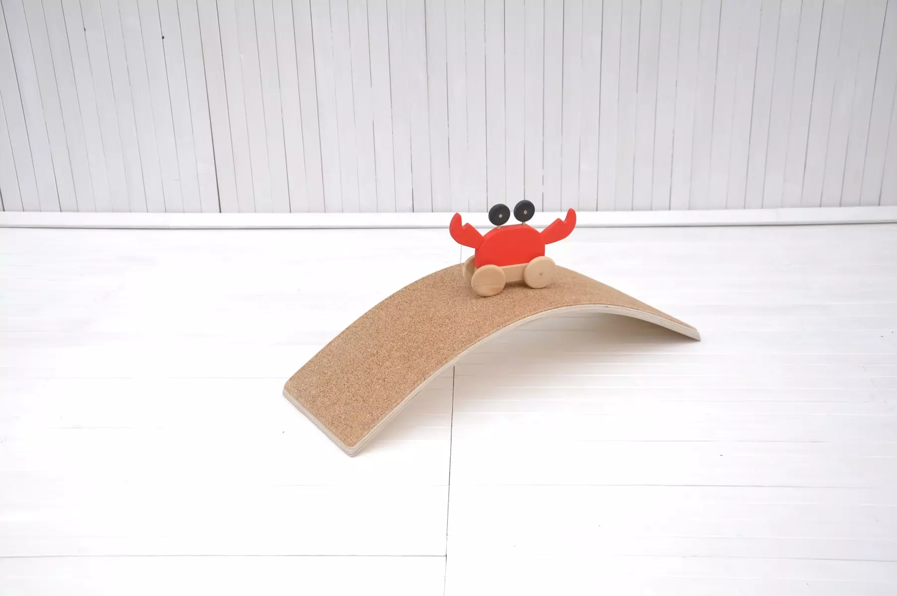 Balancebræt til børn Wobbly Toddly Fit naturkork wobble board til waldorf drenge.