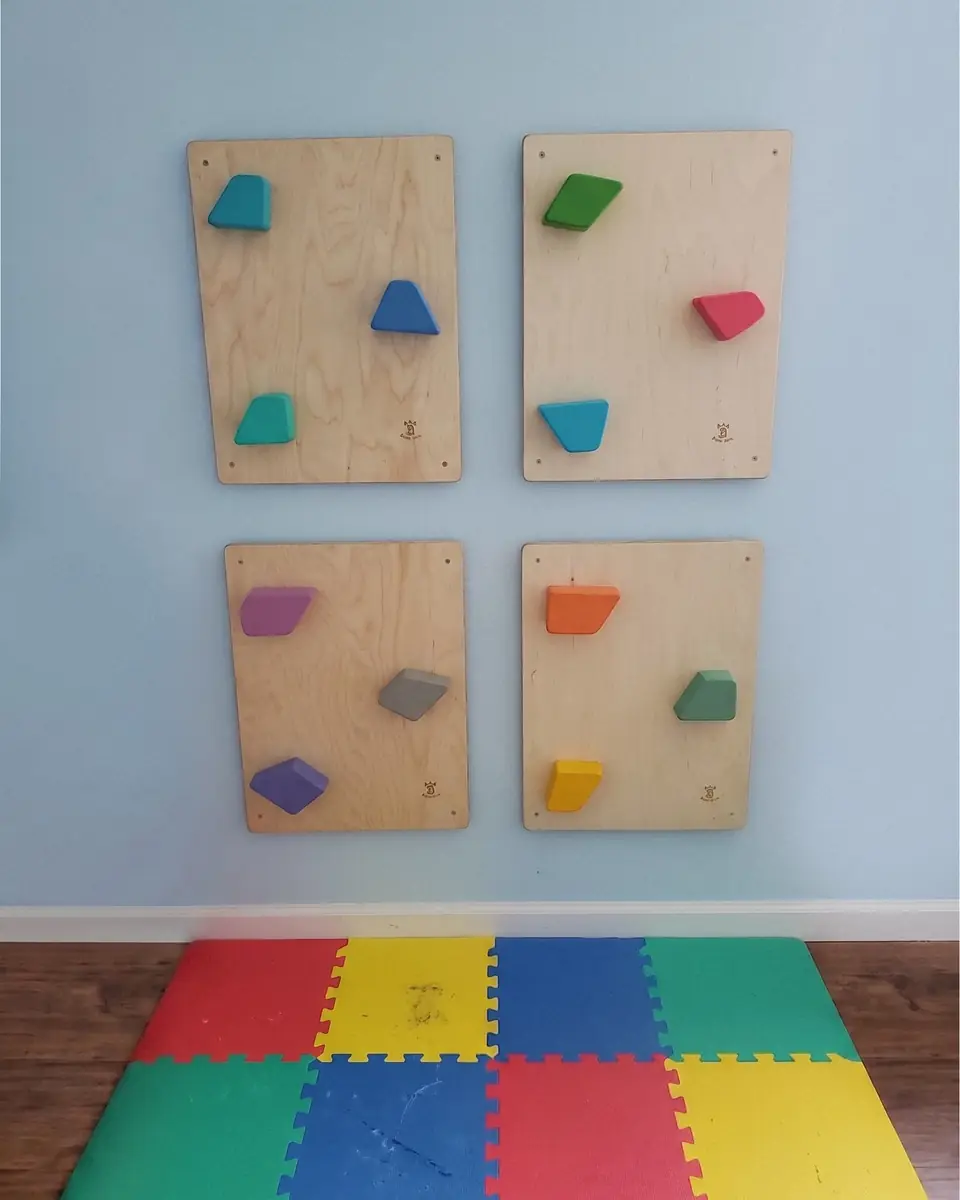 Barin Toys review van een peuterklimwand met houten klimgrepen voor binnenshuis