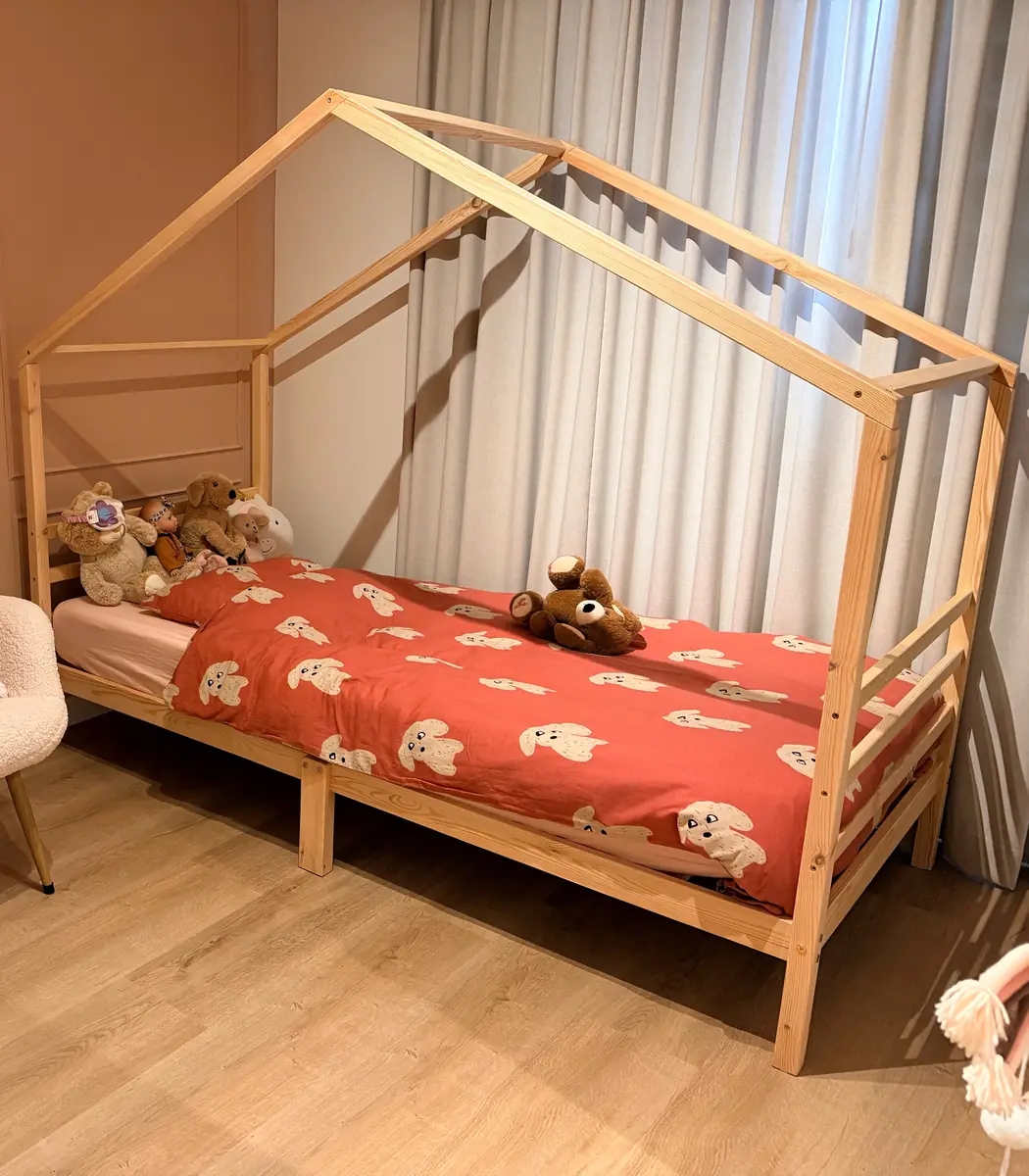 Barin Toys bedhuisje review van 90x200 cm naturel houten peuterbed.webp