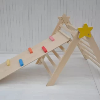 Baby legestrukturer "Min Stjerne" indendørs klatrestativ til småbørn sammenklappelig pikler klatretrekant indendørs bedste legeplads og rumlegemøbler og bedste udsalgspriser med gratis levering fra BarinToys dansk butik.